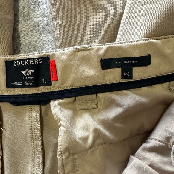 Men’s Docker’s khaki pants - Picture 9 of 12